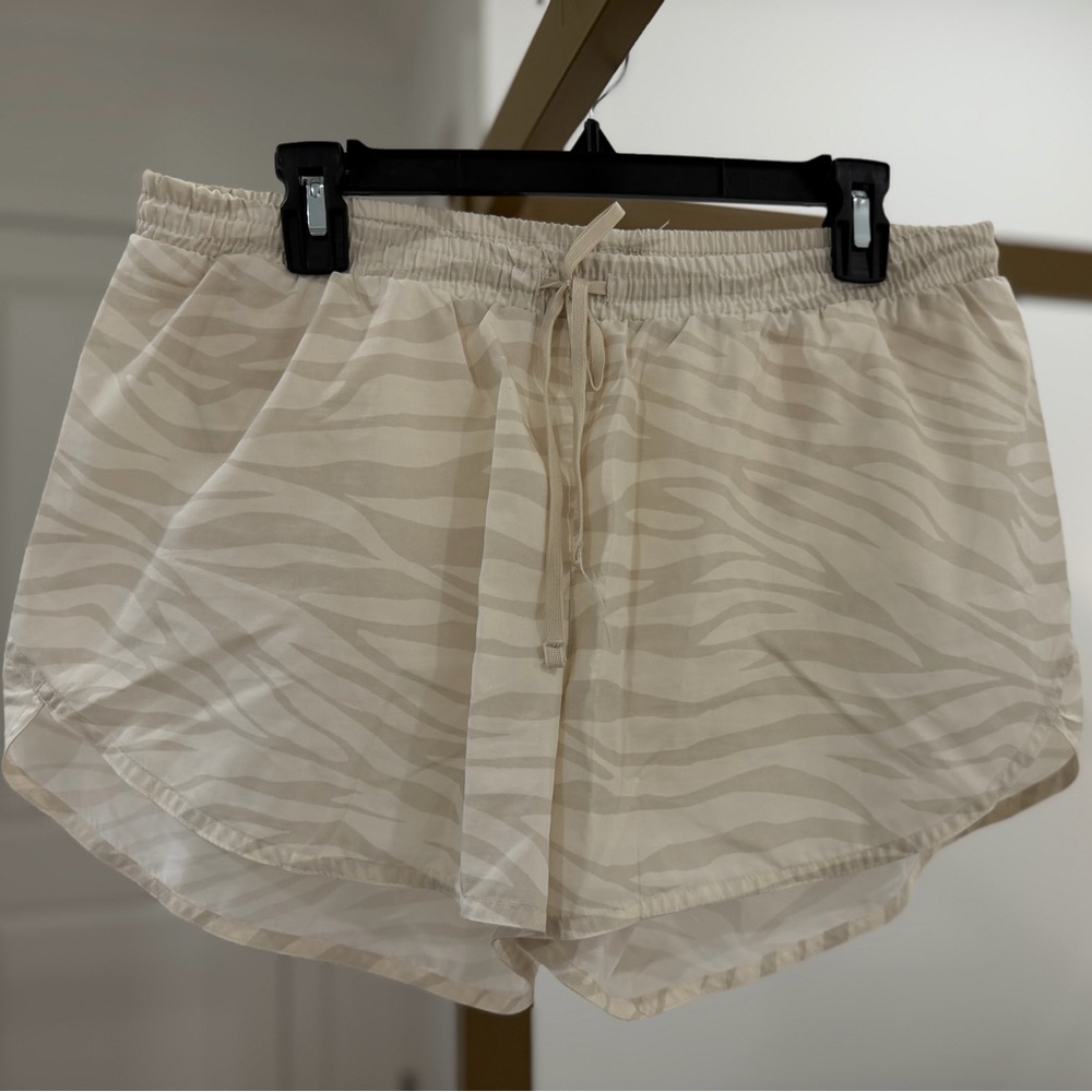 Old Navy Cream Zebra Women's Athletic Shorts